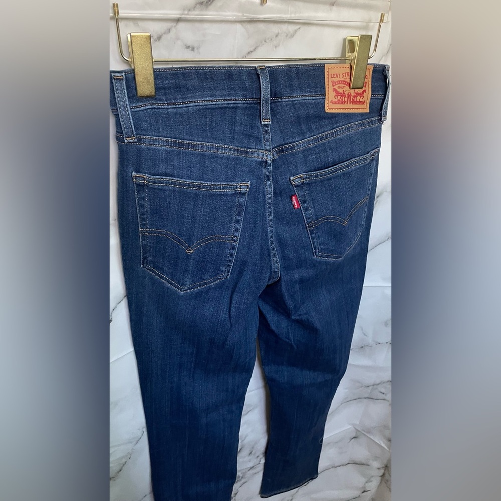 Levi's Women's high rise straight Jeans in Dark Blue - Picture 3 of 3